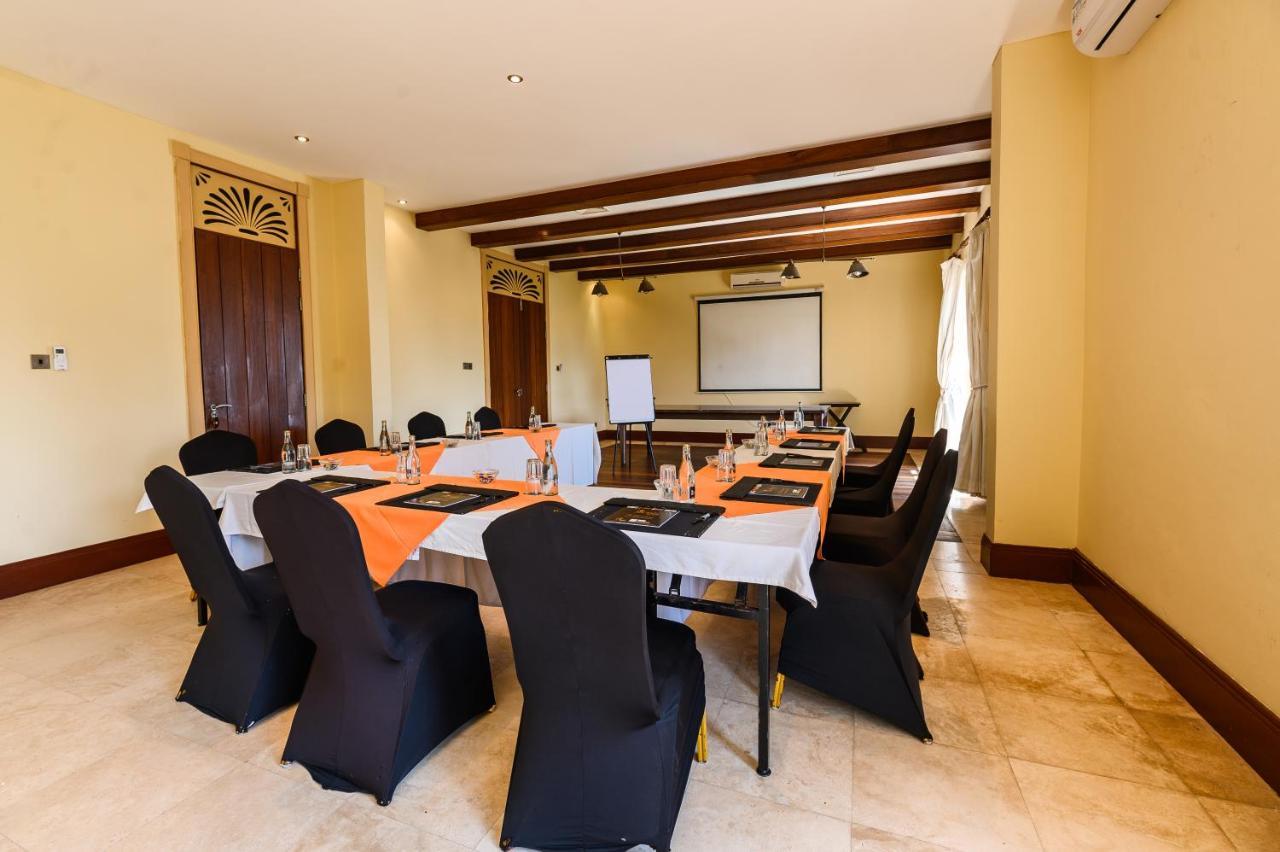 Cocoa Boutique Hotel - Your Kenyan Beachfront Bliss Mombasa Bagian luar foto